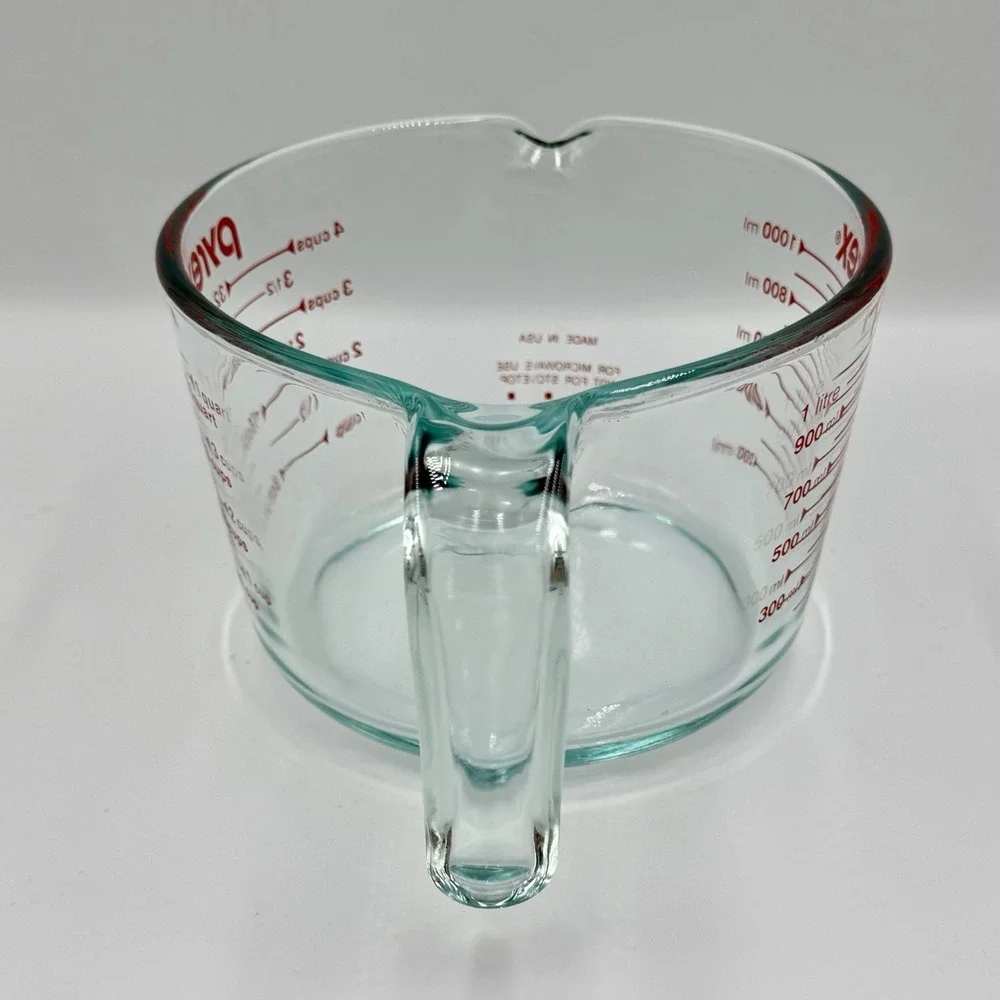 Pyrex 1 Qt Glass Measuring Cup 32 oz Red‎ Print Modern Kitchen Minimalist MINT